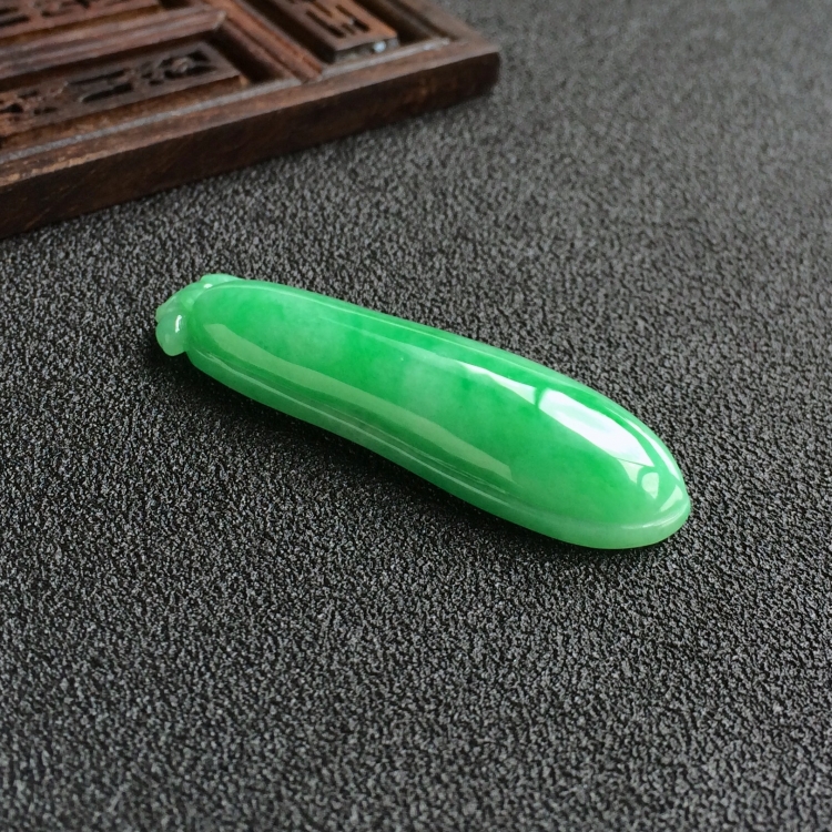 (超值推荐)糯冰种翠色福瓜挂件