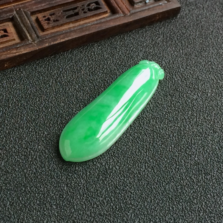 (超值推荐)糯冰种翠色福瓜挂件