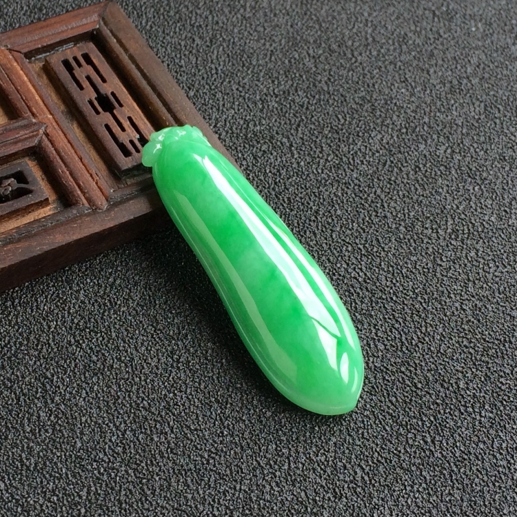 (超值推荐)糯冰种翠色福瓜挂件