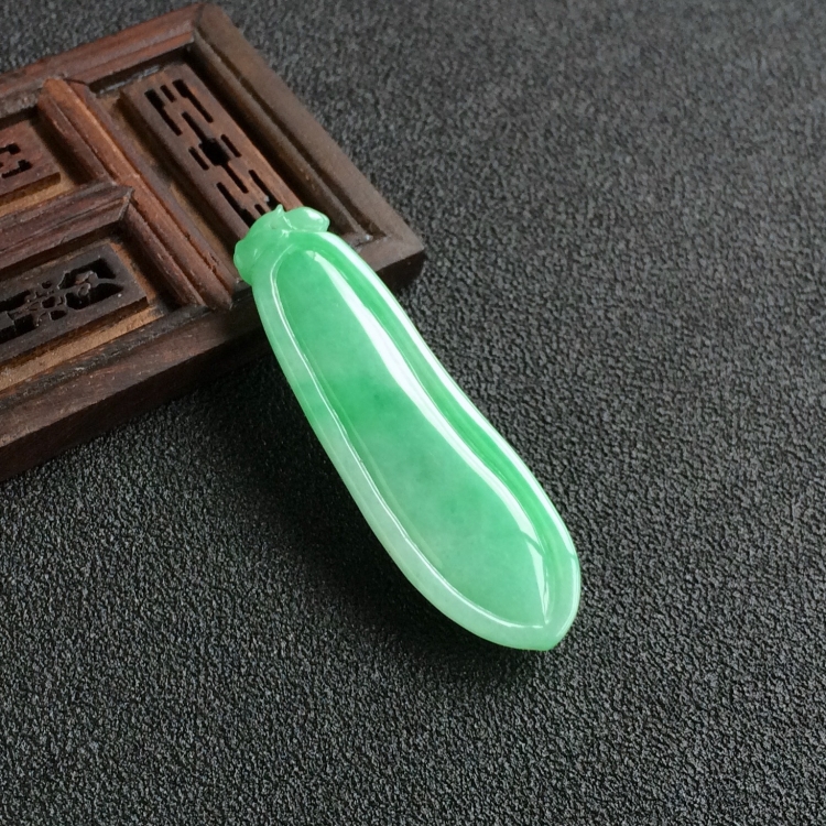 (超值推荐)糯冰种翠色福瓜挂件