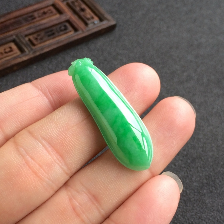 (超值推荐)糯冰种翠色福瓜挂件