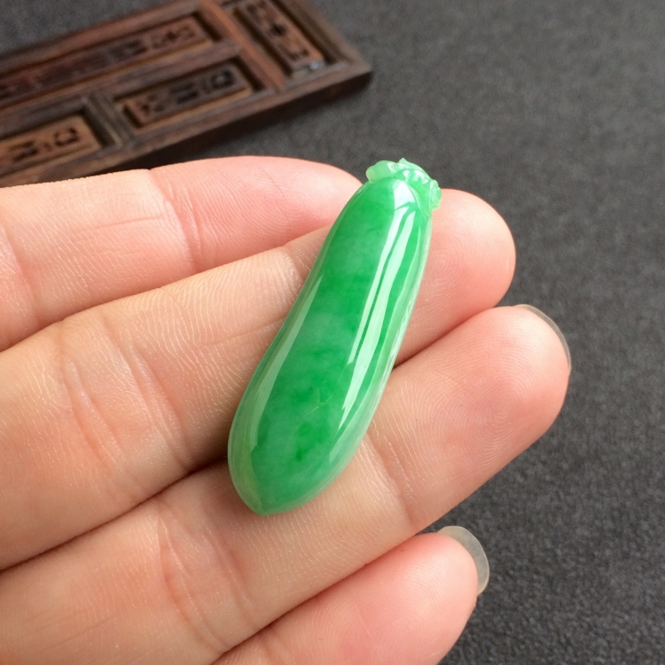 (超值推荐)糯冰种翠色福瓜挂件