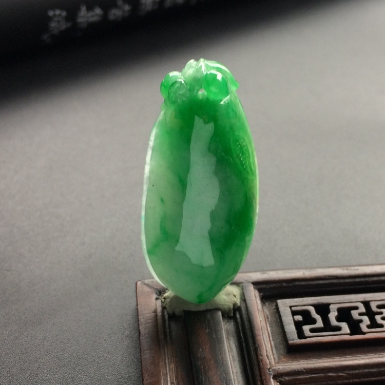 （超值推荐）糯冰种飘翠福瓜挂件