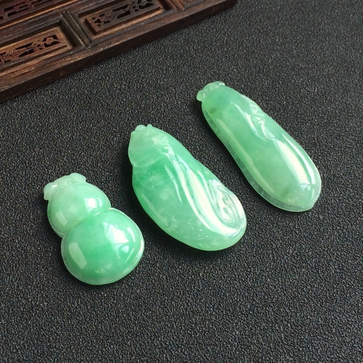 (超值推荐)糯冰种豆色福瓜/葫芦/年年有余挂件(一批走)