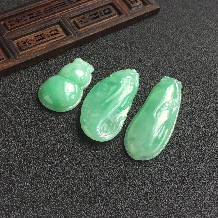 (超值推荐)糯冰种豆色福瓜/葫芦/年年有余挂件(一批走)