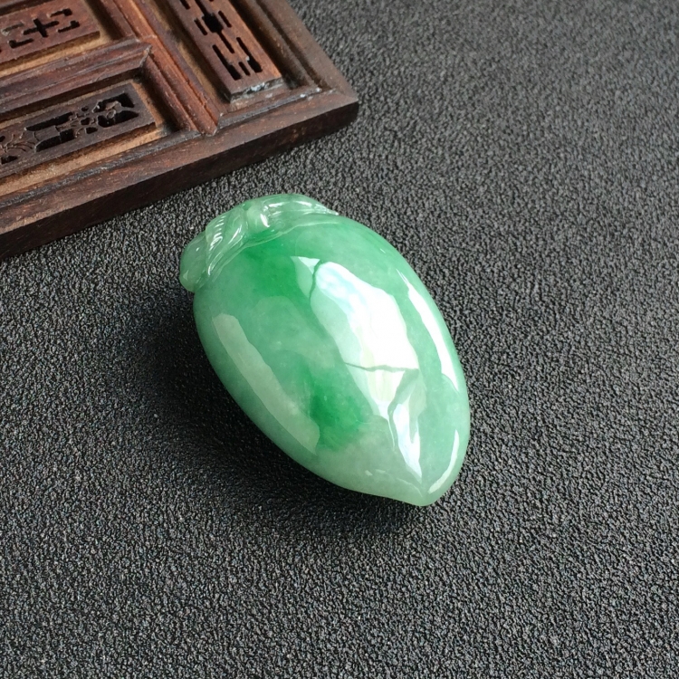 (超值推荐)糯冰种飘翠福瓜挂件