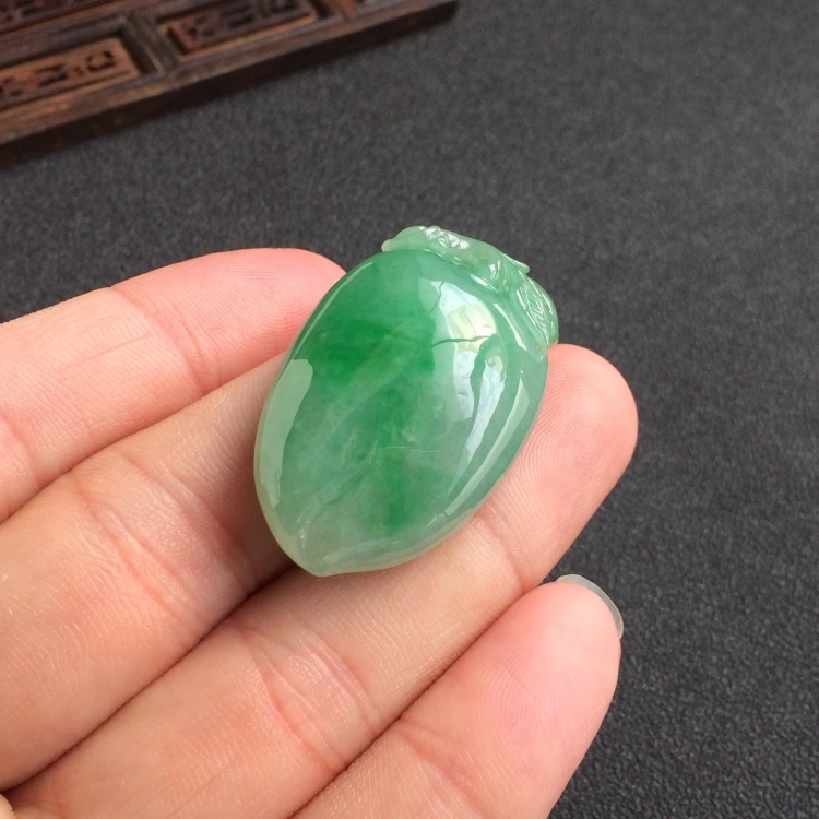 (超值推荐)糯冰种飘翠福瓜挂件