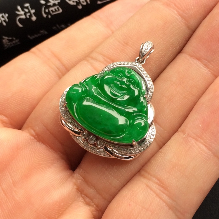 （超值推荐）糯冰种阳绿镶白金钻石玉佛胸坠