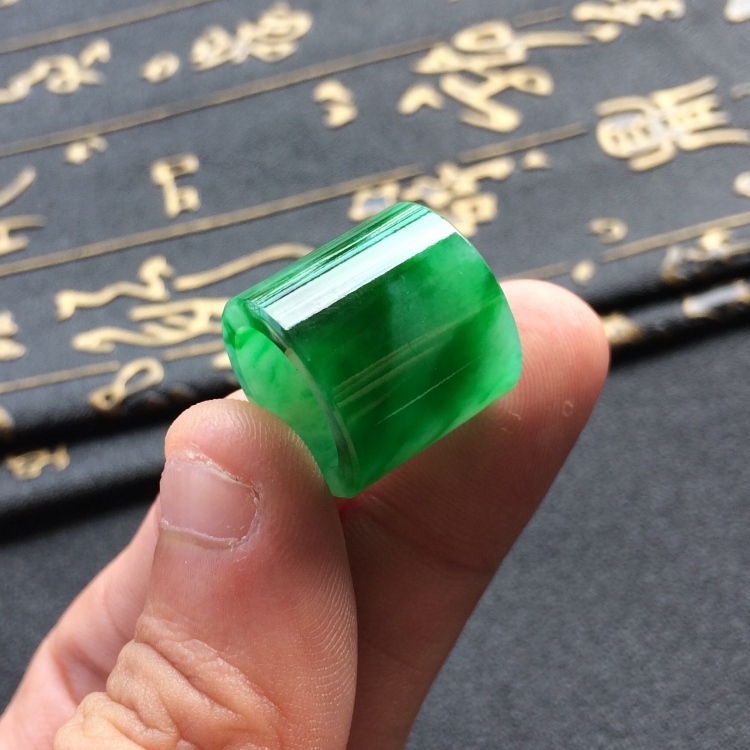 (超值推荐)糯冰种浓郁廯加绿路路通挂件