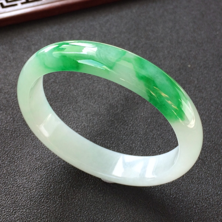 (超值推荐)糯冰种飘翠贵妃镯(56mm-48.2mm)