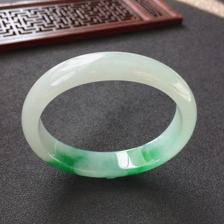 (超值推荐)糯冰种飘翠贵妃镯(56mm-48.2mm)