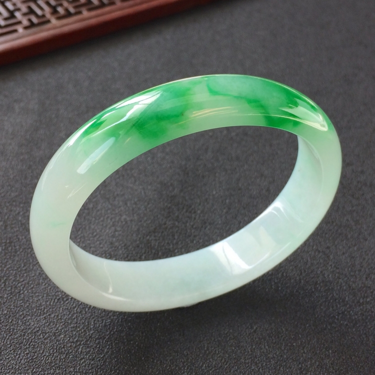 (超值推荐)糯冰种飘翠贵妃镯(56mm-48.2mm)