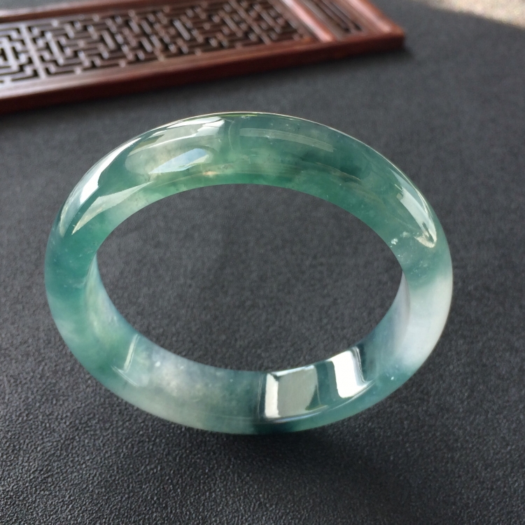(超值推荐)冰种飘花手镯(56mm)