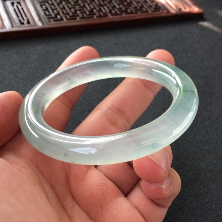 (超值推荐)冰种飘花圆条手镯(53.6mm)