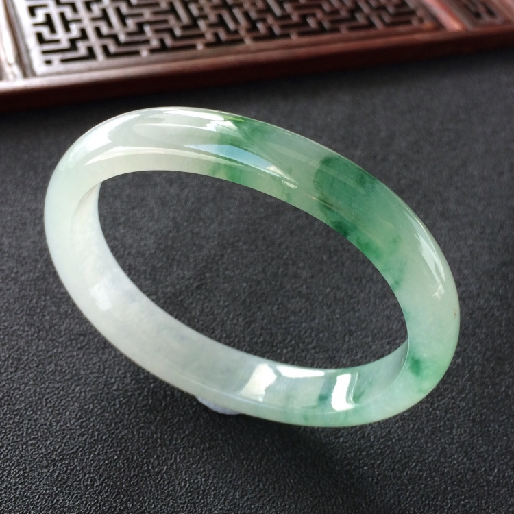 (超值推荐)冰种飘花贵妃镯(54.9mm-45.5mm)