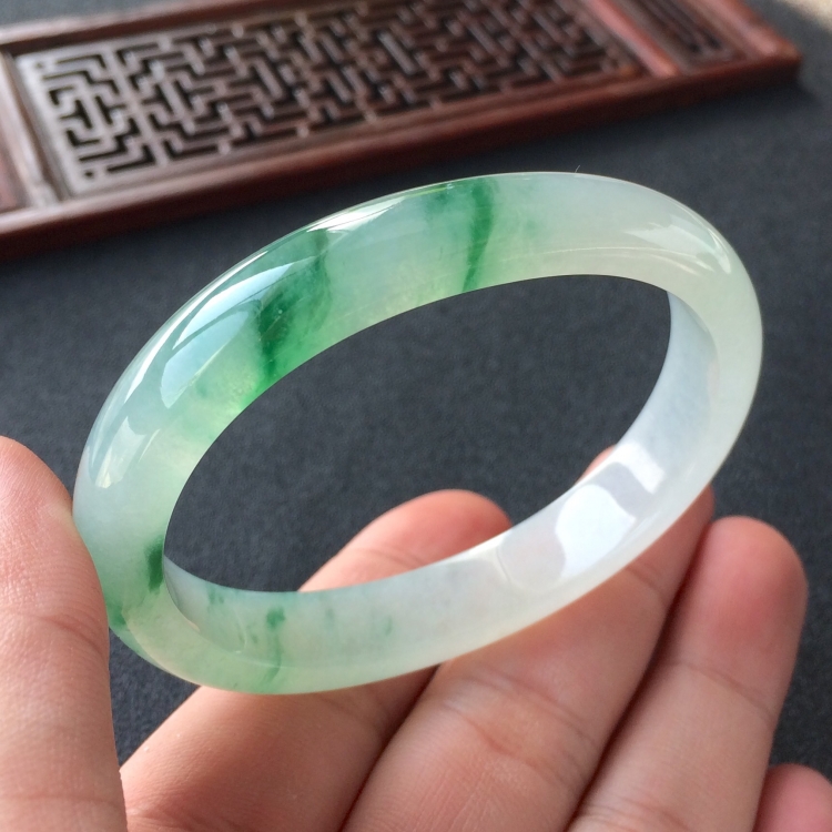 (超值推荐)冰种飘花贵妃镯(54.9mm-45.5mm)