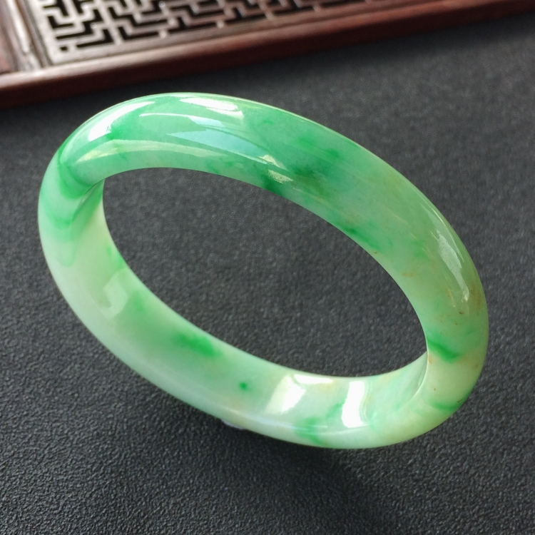 (超值推荐)糯冰种飘翠贵妃镯(55.1mm-48.1mm)