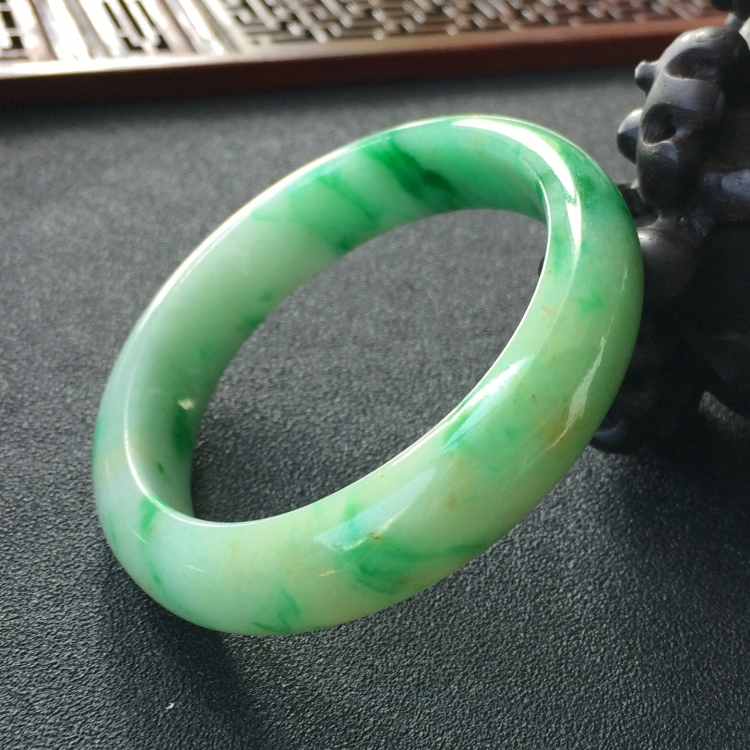 (超值推荐)糯冰种飘翠贵妃镯(55.1mm-48.1mm)