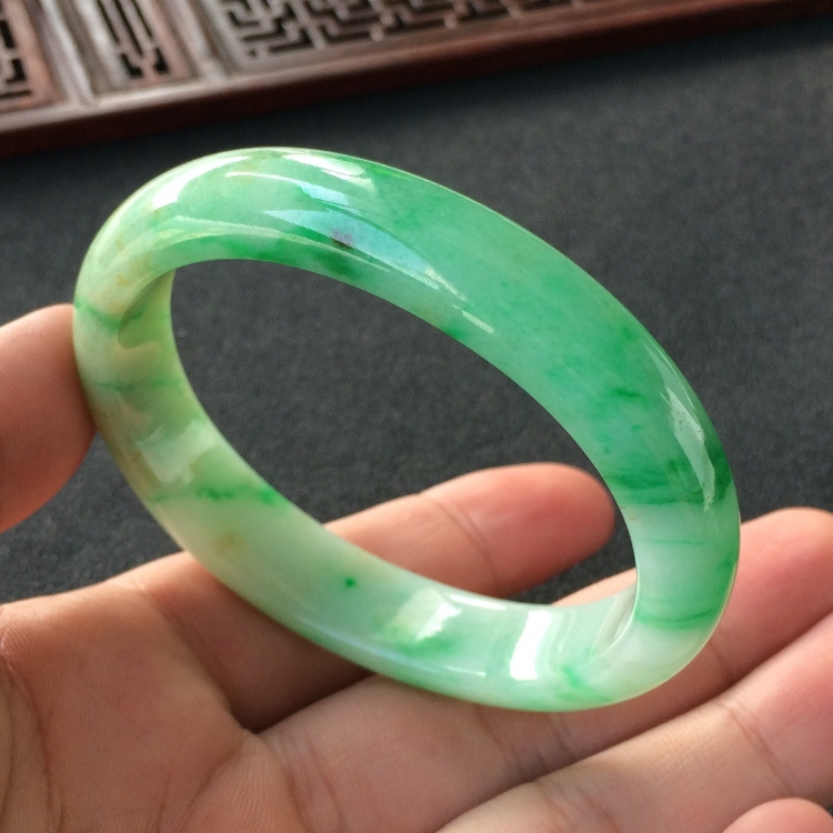 (超值推荐)糯冰种飘翠贵妃镯(55.1mm-48.1mm)
