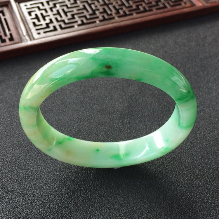 (超值推荐)糯冰种飘翠贵妃镯(55.1mm-48.1mm)