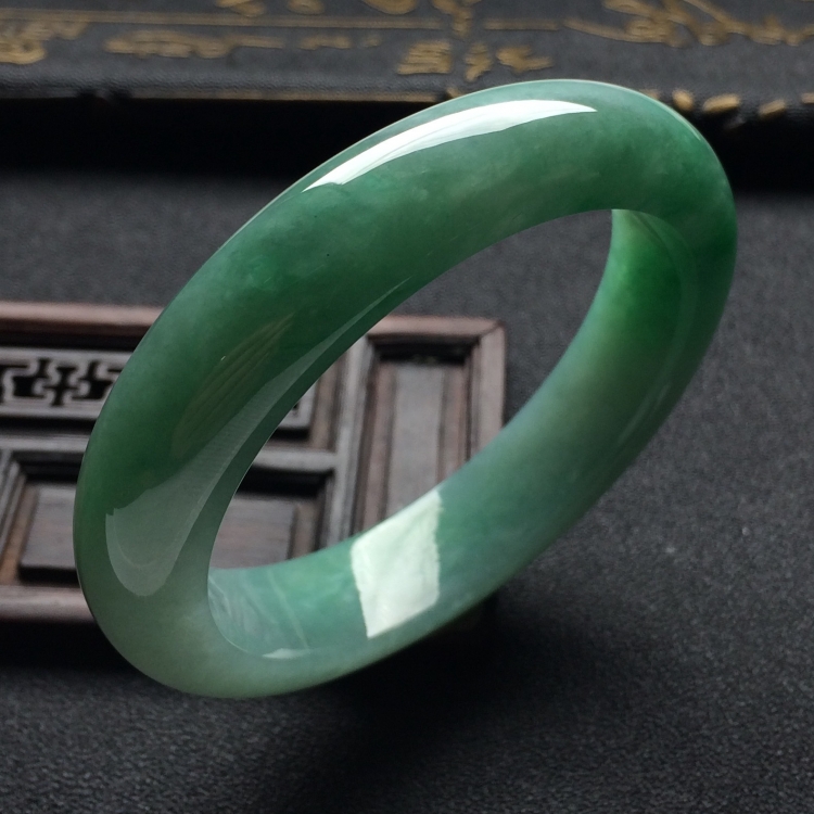 （超值推荐）糯冰种晴水略飘花手镯（50.3mm）