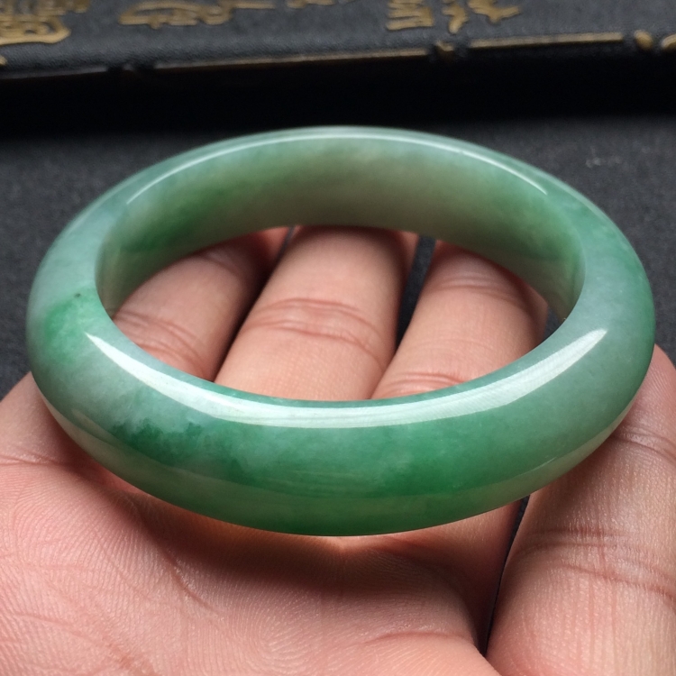 （超值推荐）糯冰种晴水略飘花手镯（50.3mm）