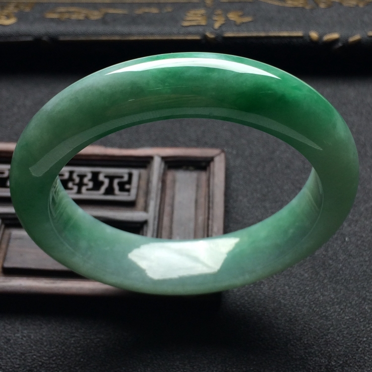 （超值推荐）糯冰种晴水略飘花手镯（50.3mm）