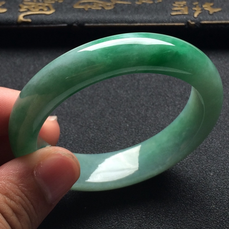 （超值推荐）糯冰种晴水略飘花手镯（50.3mm）