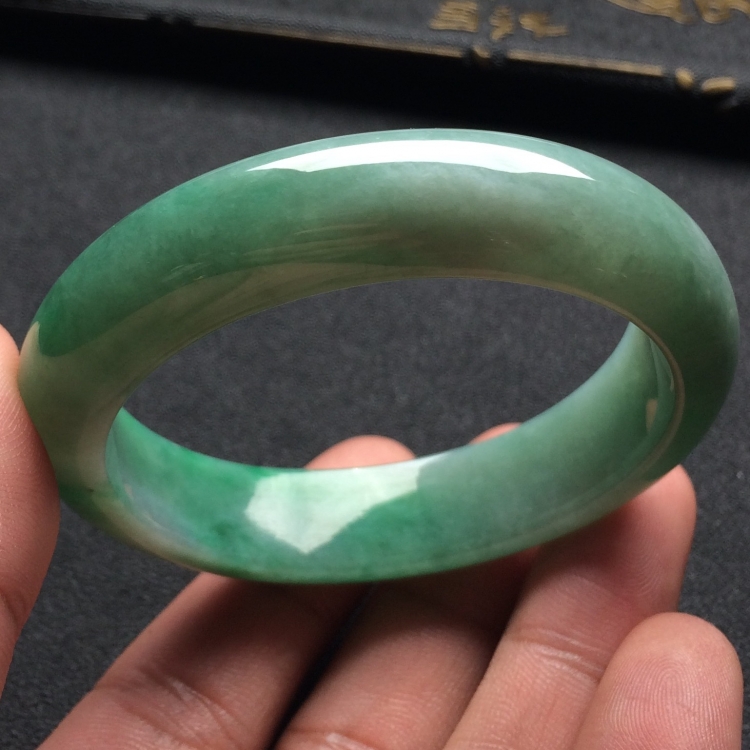 （超值推荐）糯冰种晴水略飘花手镯（50.3mm）
