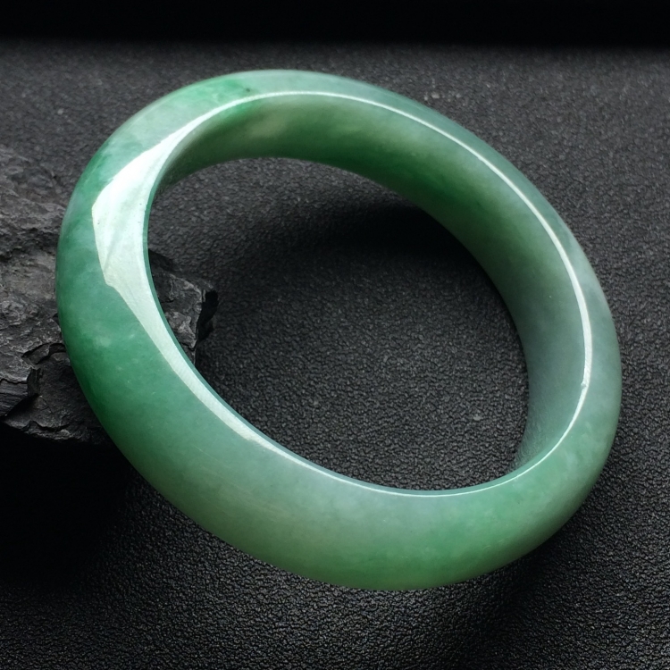 （超值推荐）糯冰种晴水略飘花手镯（50.3mm）