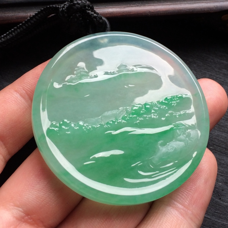 （超值推荐）（玉雕名家高松峰作品）冰种飘翠童子牧牛挂件