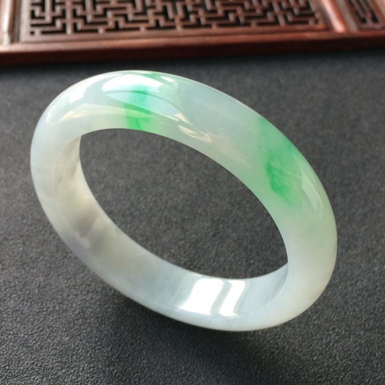 (超值推荐)糯冰种飘翠手镯(53.5mm)