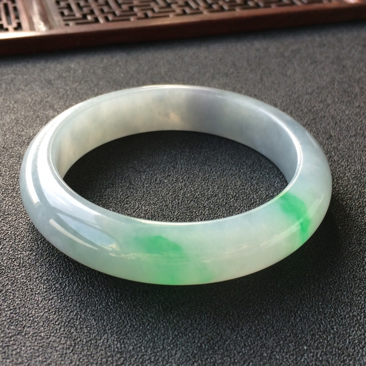(超值推荐)糯冰种飘翠手镯(53.5mm)