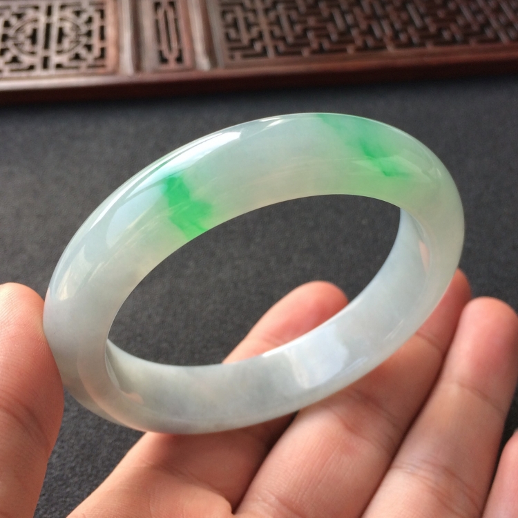(超值推荐)糯冰种飘翠手镯(53.5mm)