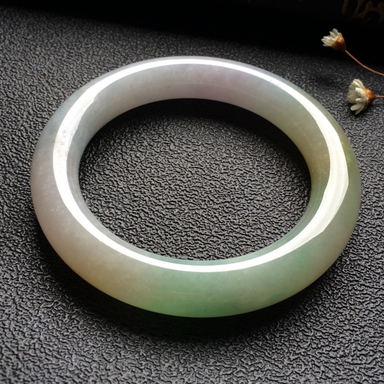 （超值推荐）糯冰种淡三彩圆条手镯（55mm）