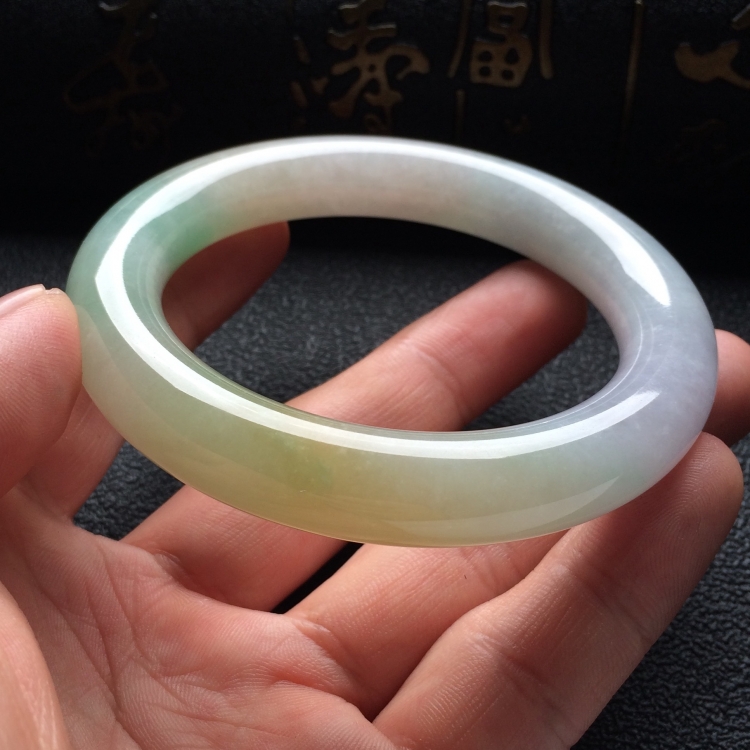 （超值推荐）糯冰种淡三彩圆条手镯（55mm）