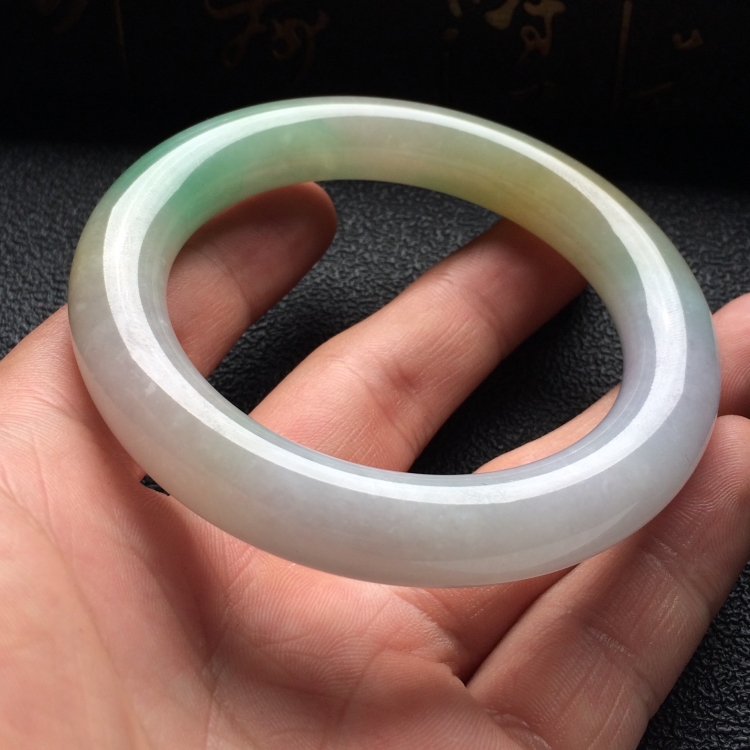 （超值推荐）糯冰种淡三彩圆条手镯（55mm）