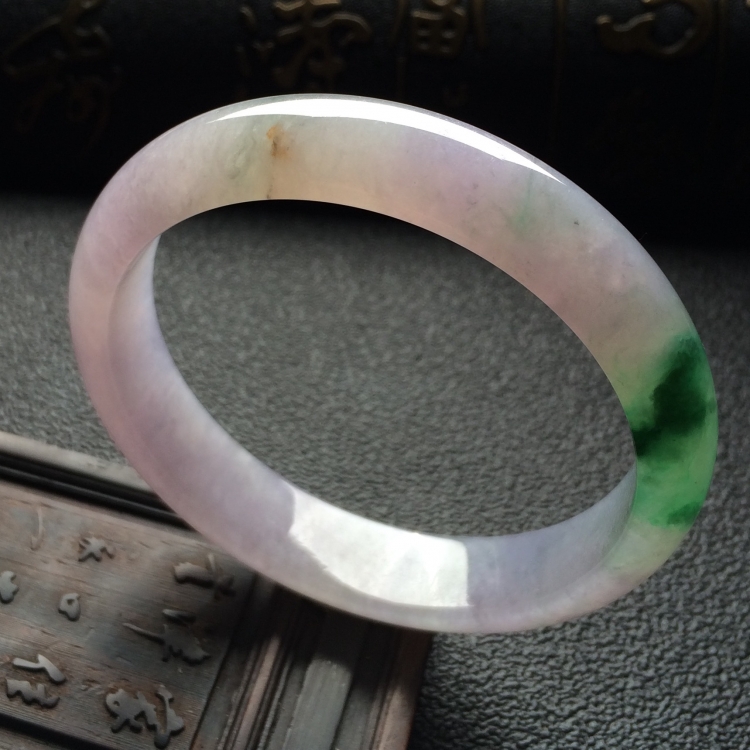 （超值推荐）糯冰种春带彩手镯（56mm）