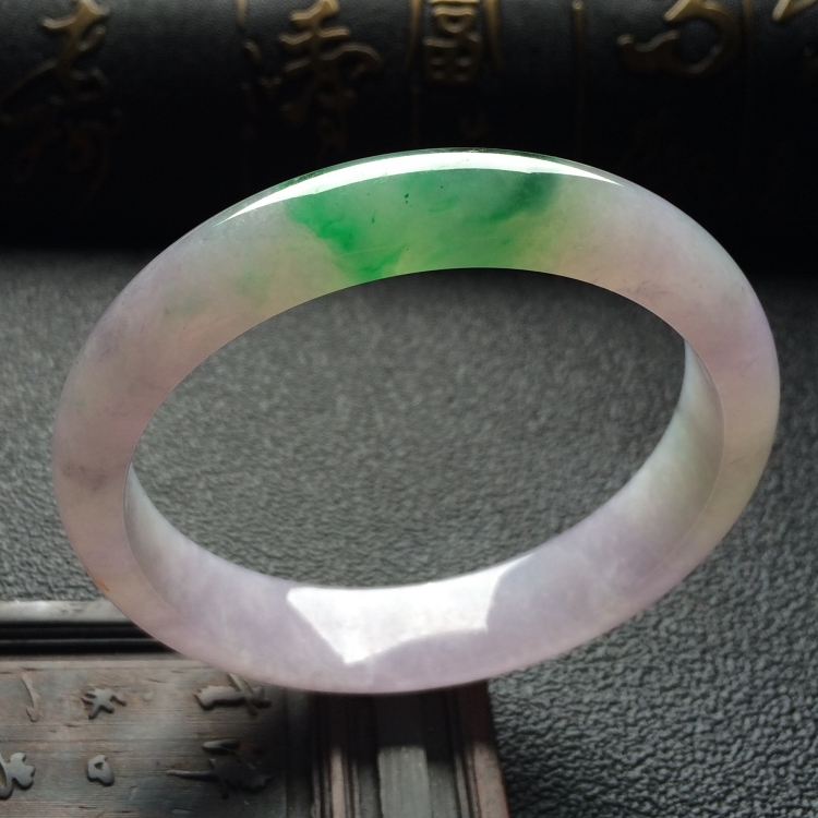 （超值推荐）糯冰种春带彩手镯（56mm）