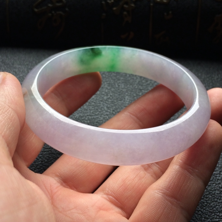 （超值推荐）糯冰种春带彩手镯（56mm）