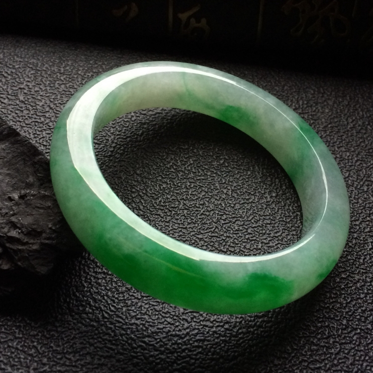 （超值推荐）糯冰种飘阳绿手镯（51.3mm）