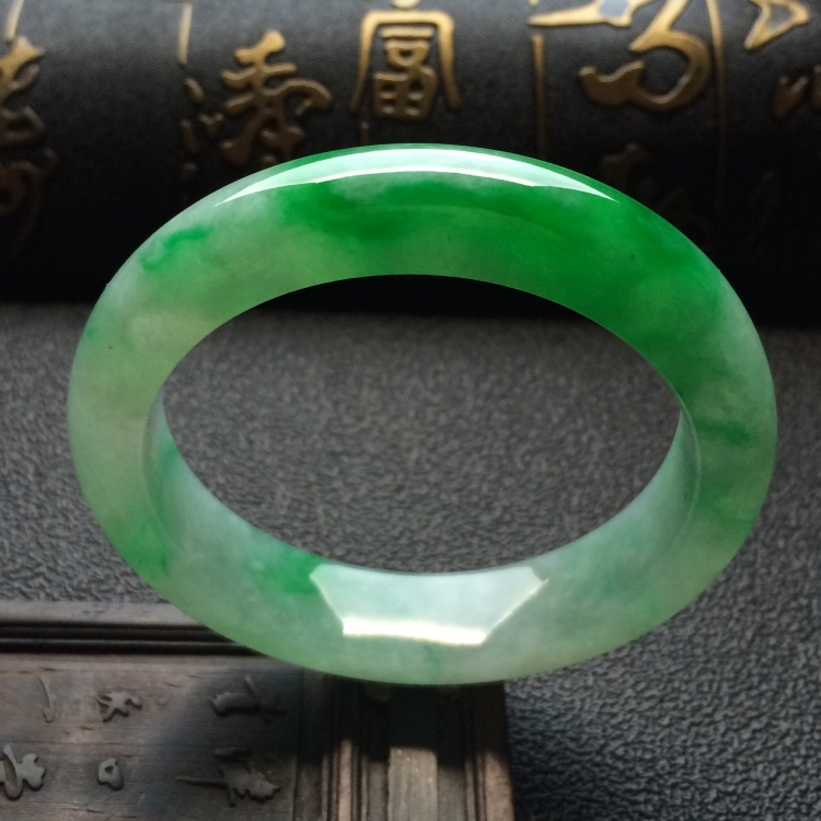 （超值推荐）糯冰种飘阳绿手镯（51.3mm）