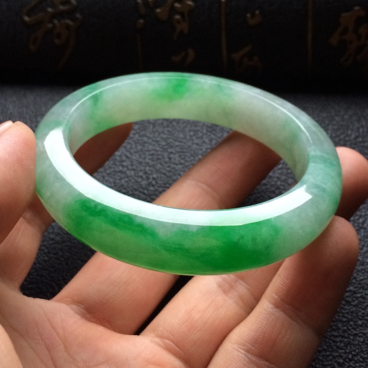 （超值推荐）糯冰种飘阳绿手镯（51.3mm）