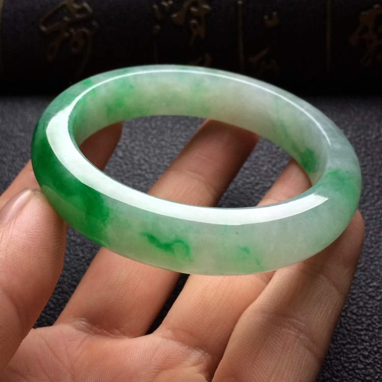 （超值推荐）糯冰种飘阳绿手镯（51.3mm）