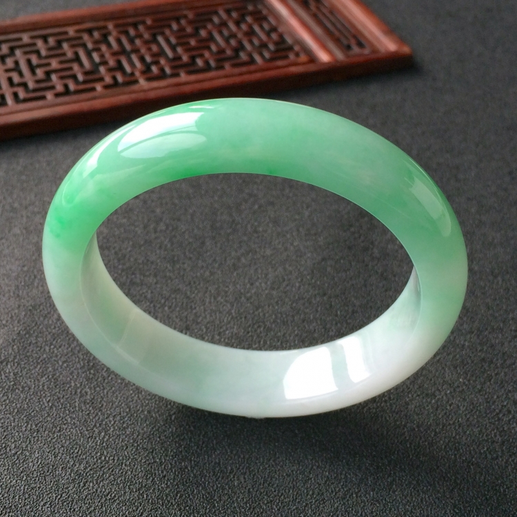 (超值推荐)糯冰种飘翠手镯(58.6mm)