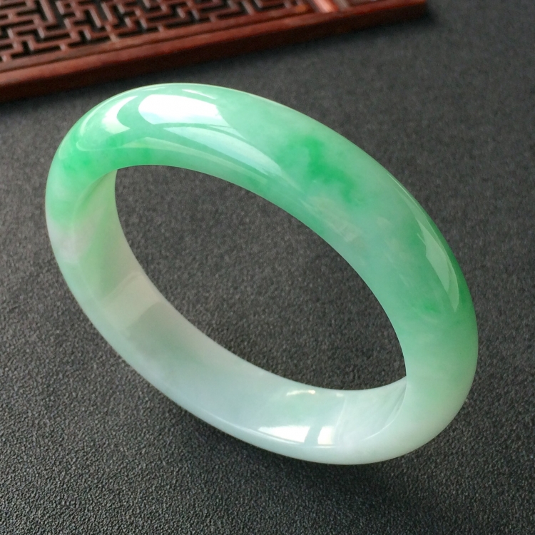 (超值推荐)糯冰种飘翠手镯(58.6mm)
