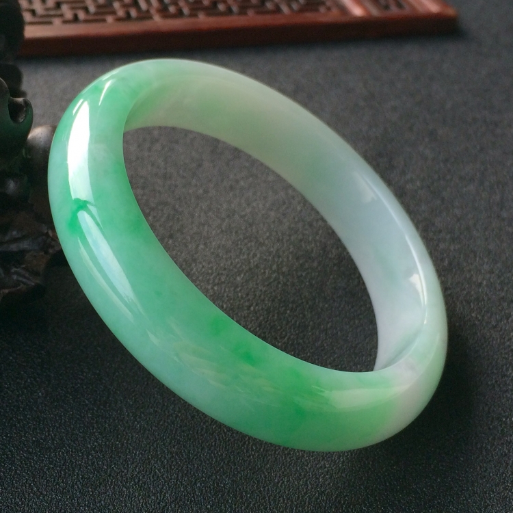 (超值推荐)糯冰种飘翠手镯(58.6mm)