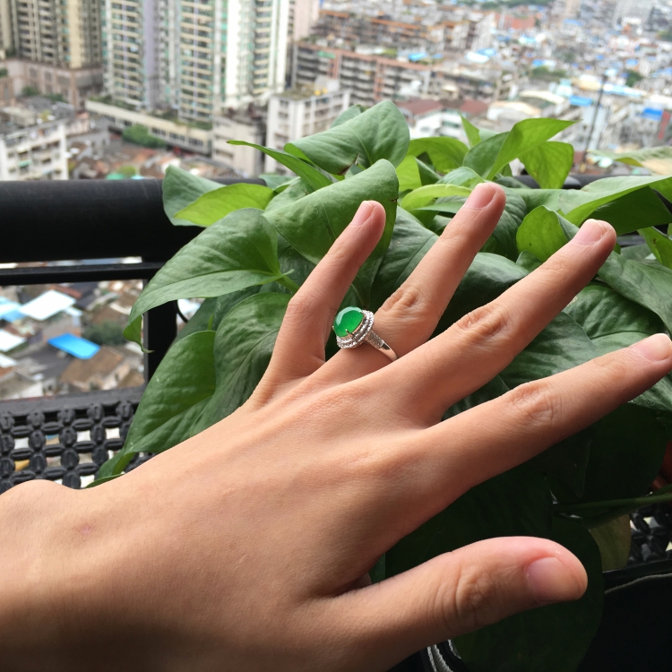 (超值推荐)冰种阳绿镶白金钻石戒指