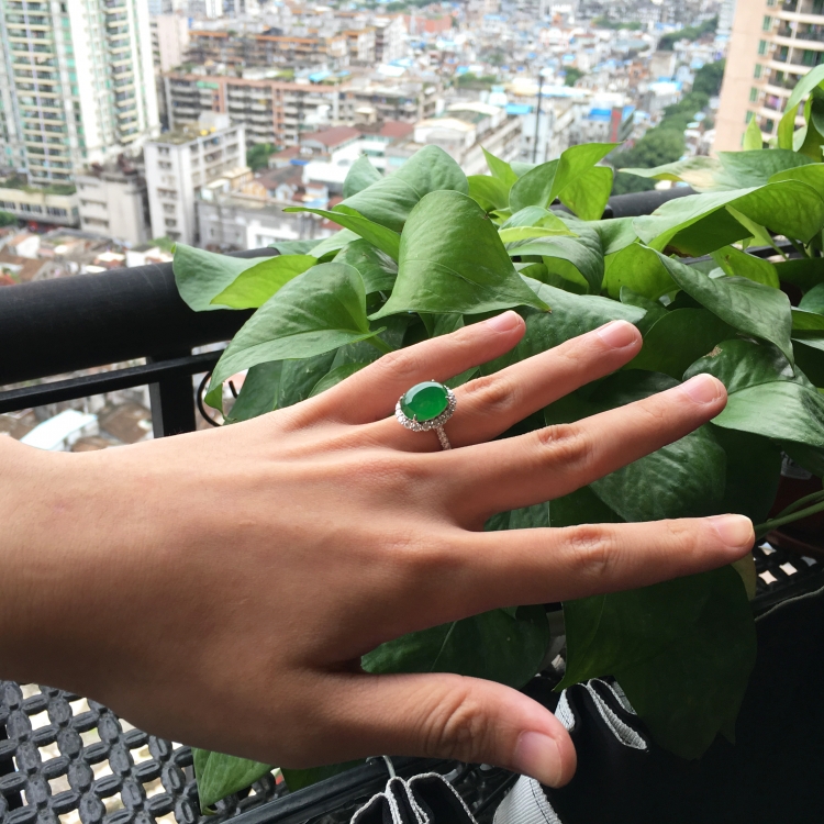 (超值推荐)冰种阳绿镶白金钻石戒指