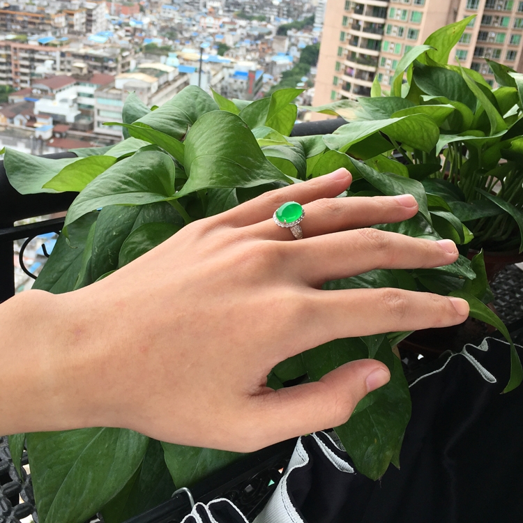(超值推荐)冰种翠色镶白金钻石戒指